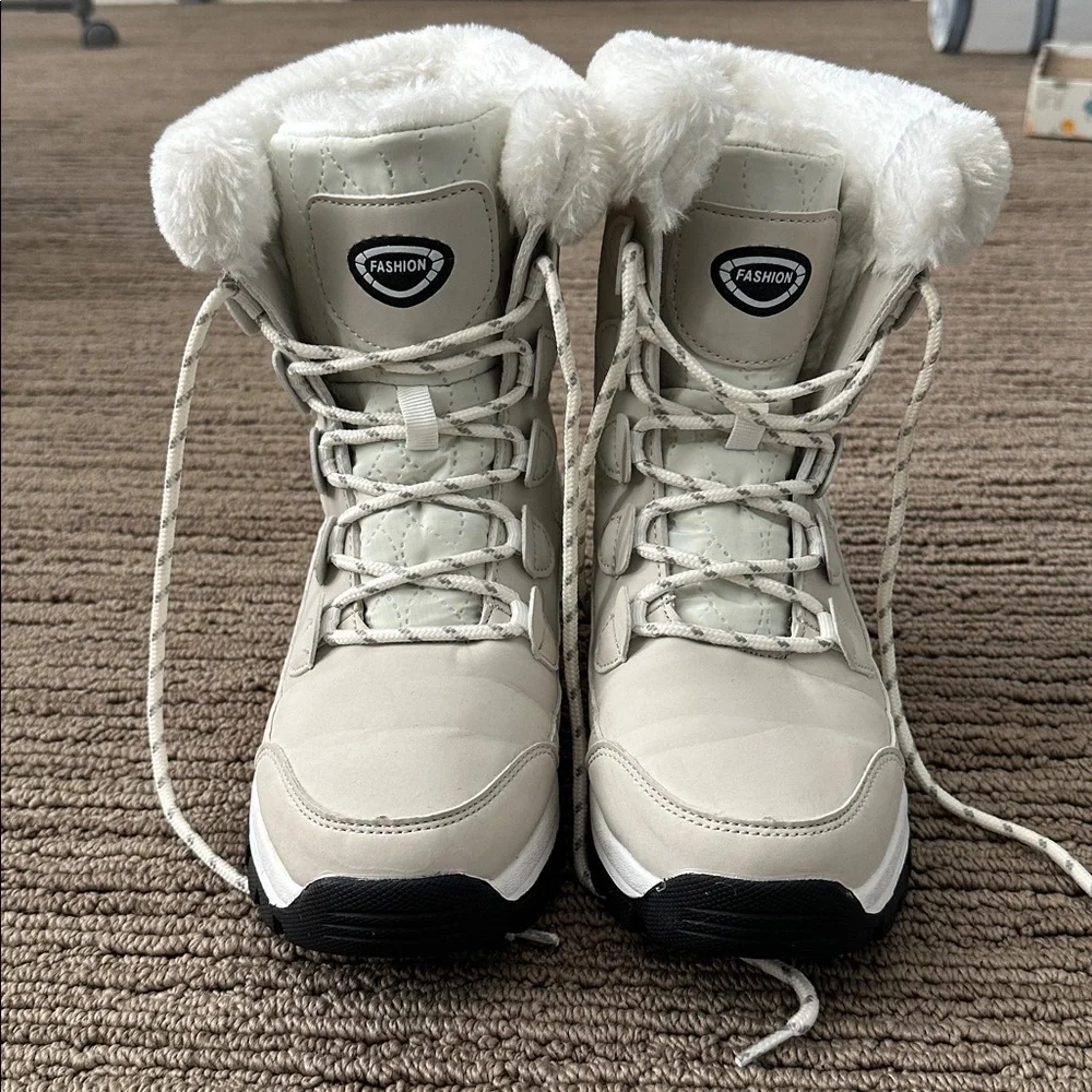 Women's Winter Fur-Lined Lace-Up Boots in Cream